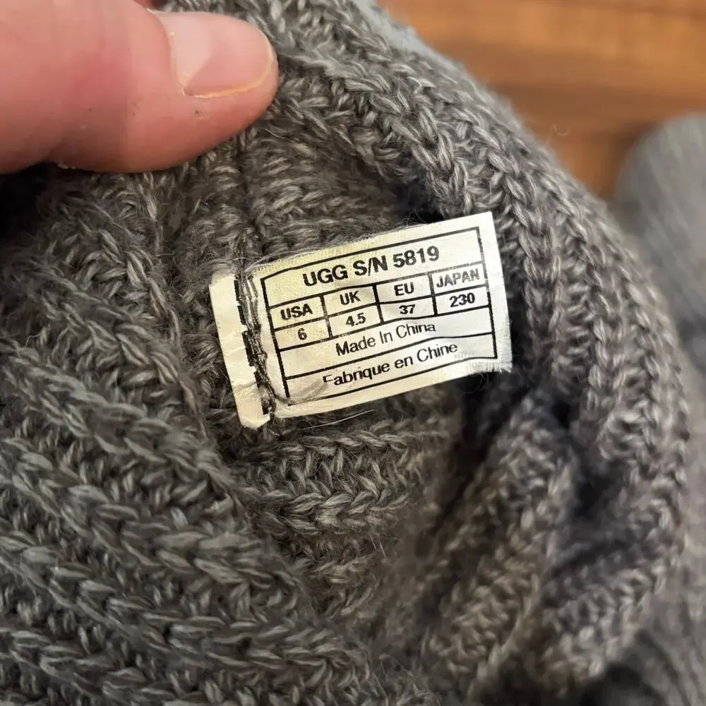 UGG CLASSIC CARDY BUTTON GREY GRAY KNIT CUFF TALL ANKLE BOOTS SIZE 6 WOMEN - Picture 6 of 6